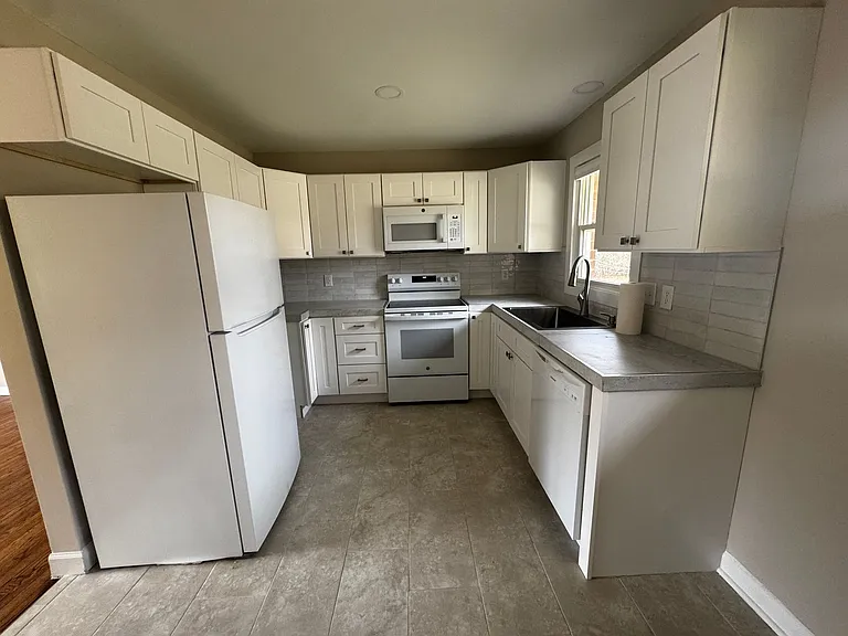 1601 Alderman Cir — Photo 8
