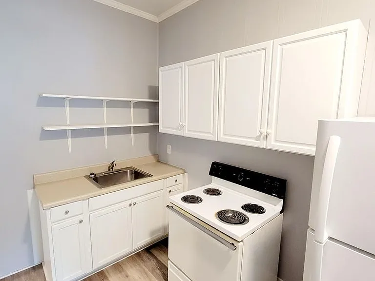 633 Tucker St — Photo 4