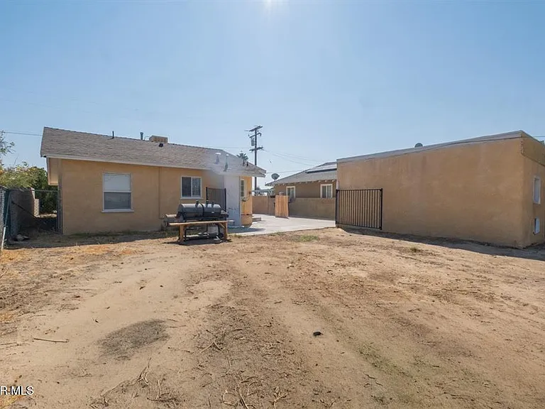 2725 Desert St #2725 — Photo 16