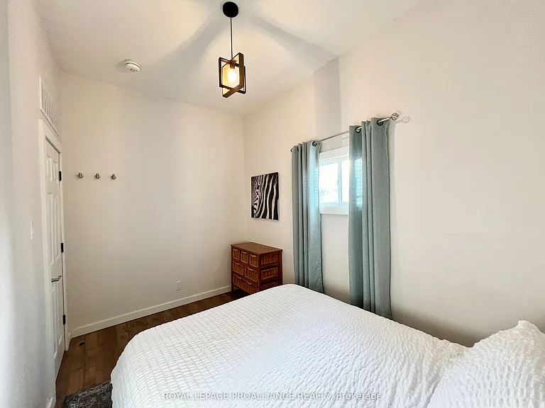 24 Russell St #A — Photo 8