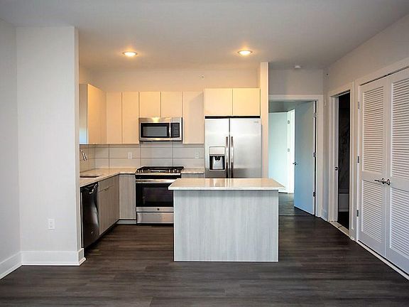 2nd image of 2301 Lemoine Ave #505