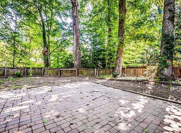 3rd image of 9620 Greenleaf Ln