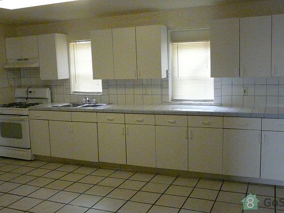 3rd image of 706 23rd St