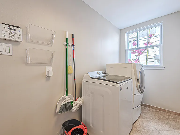 128 Ridgeway Ave — Photo 13