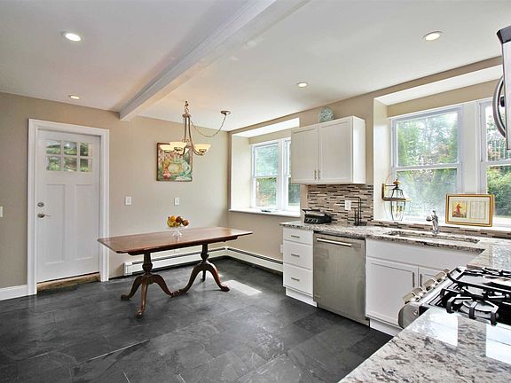 5th image of 412 Haviland Dr