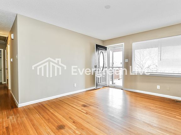 3rd image of 36 Oakview Dr