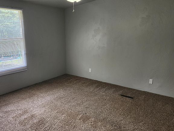 4th image of 10300 Liberty Oak