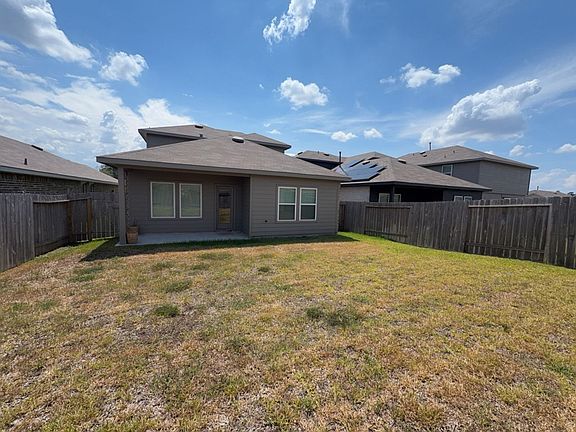 3rd image of 5619 Vintage Oakmont Dr