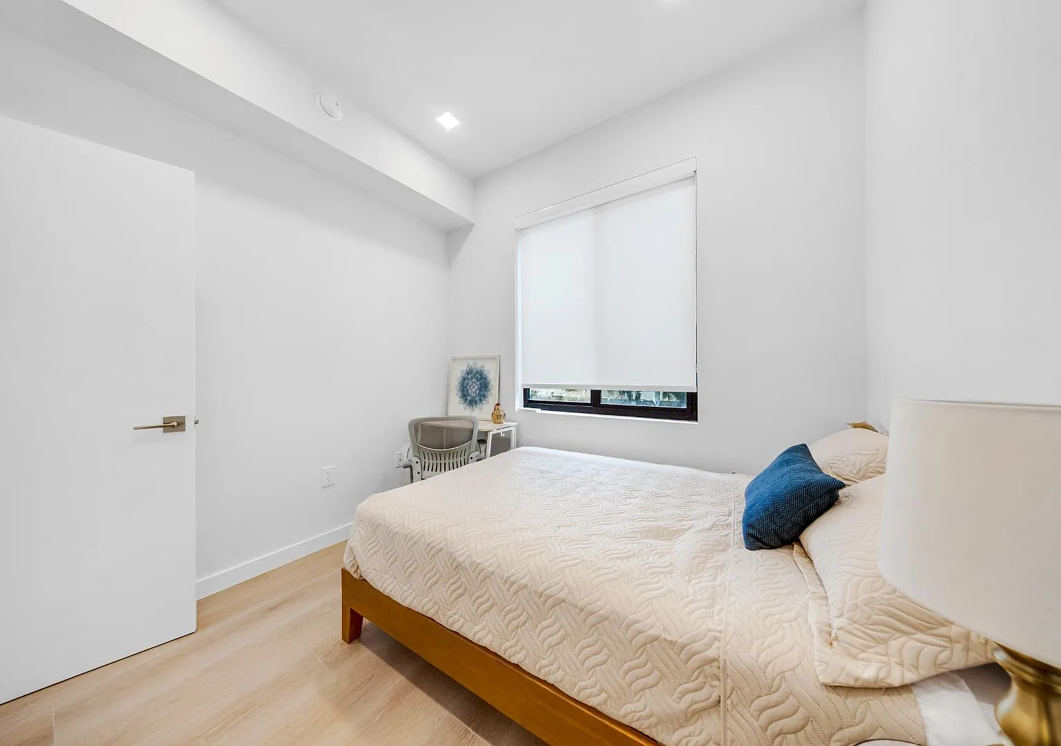 1376 SW 4th St - 405A (Furnished Room) — Photo 3