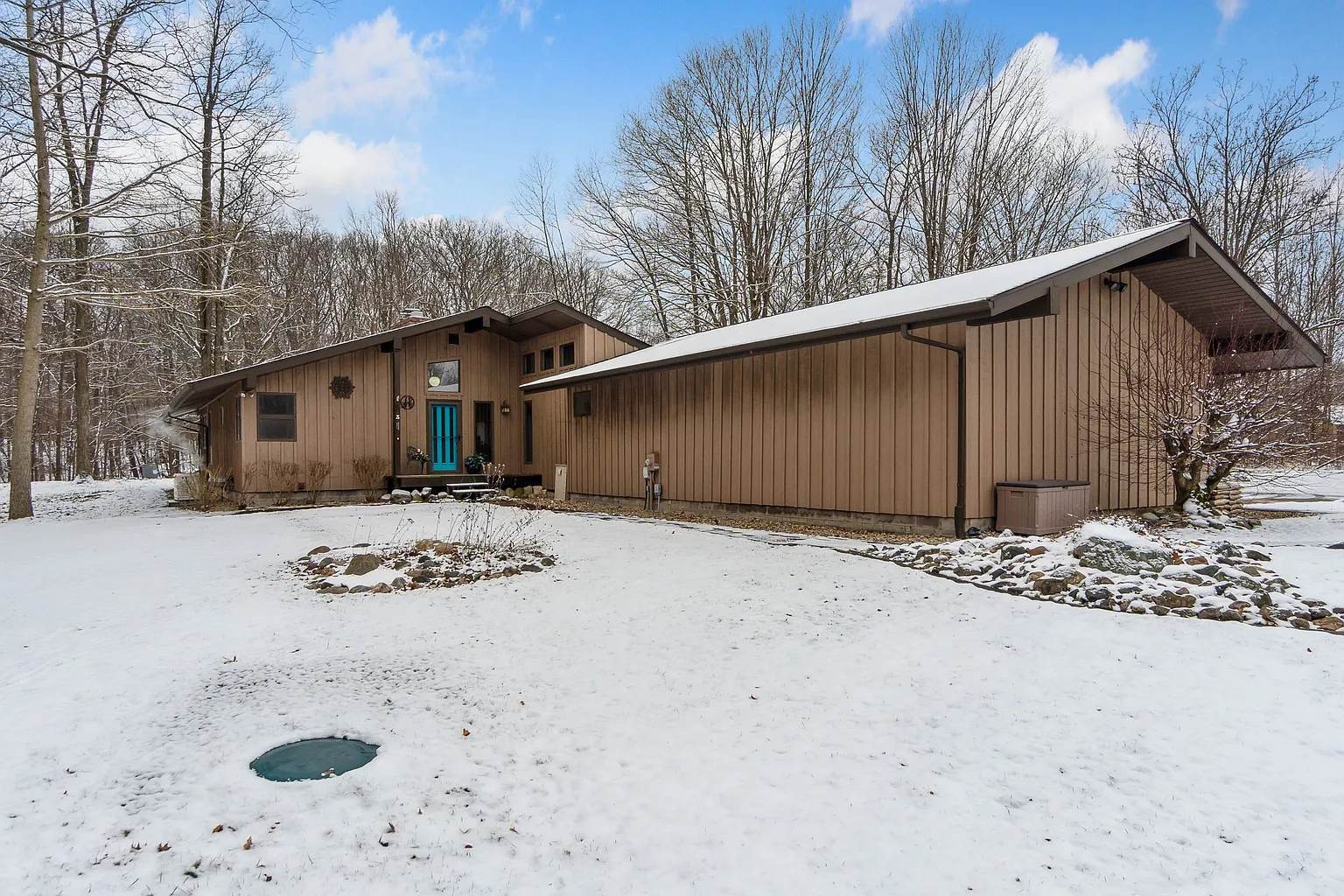 7243 Driftwood Dr photo 1