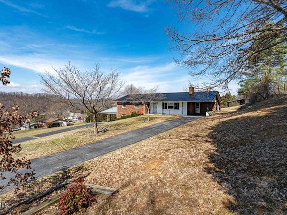 4th image of 180 Huntland Rd