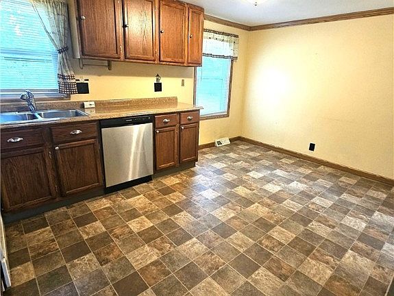 4th image of 624 Shaker Dr