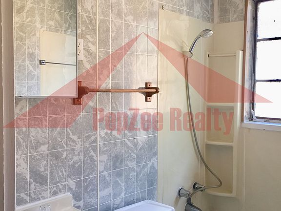 5th image of 207 Ryburn Ave #3
