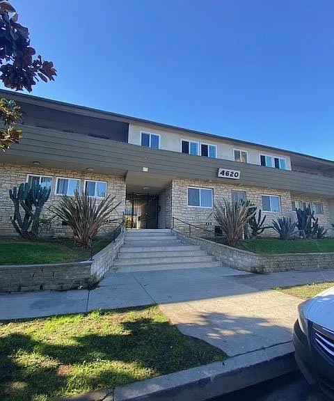 4620 Coliseum — Photo 4