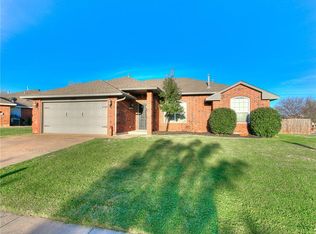 21889 Meadow Mist Cir, Edmond, OK 73012