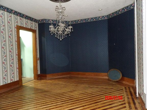 5th image of 2133 Main St