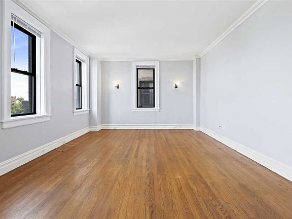 4th image of 2600 Kennedy Blvd #5D