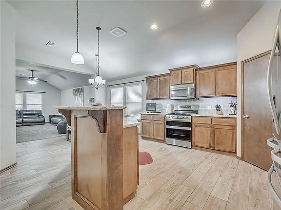4th image of 1217 SW 159th Ter