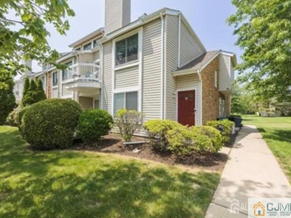 1st image of 18 Chatham Sq