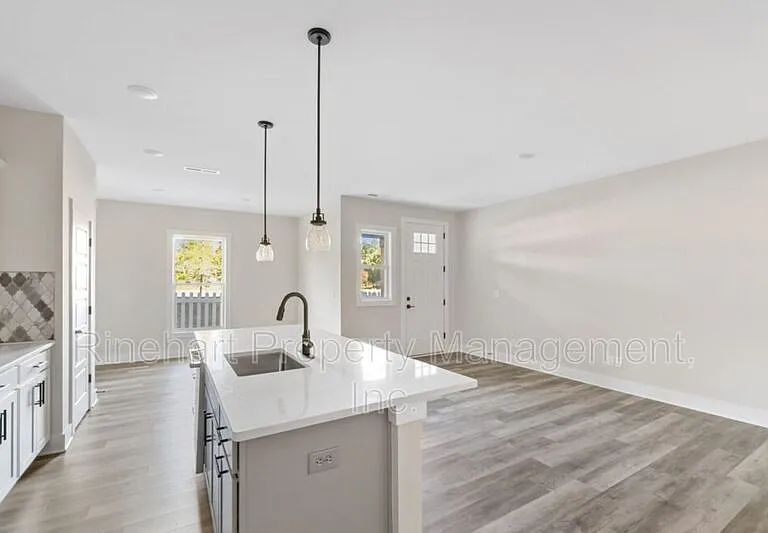 648 Melville Dr — Photo 13