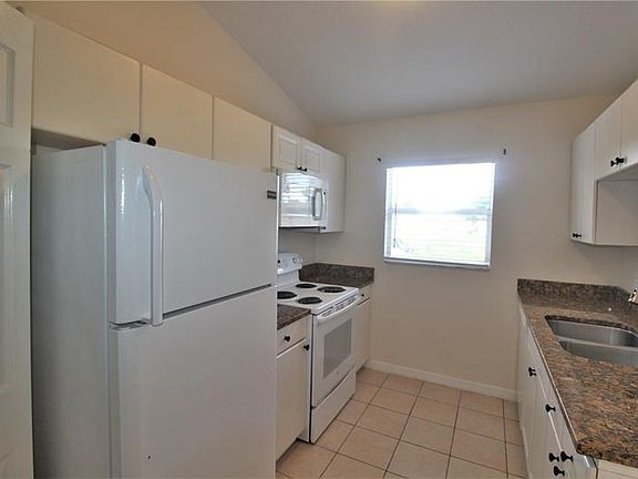 2nd image of 867 Ponder Ave