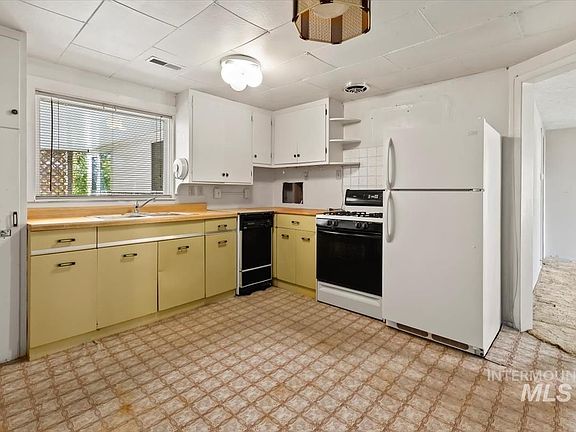 3rd image of 2114 Willow St