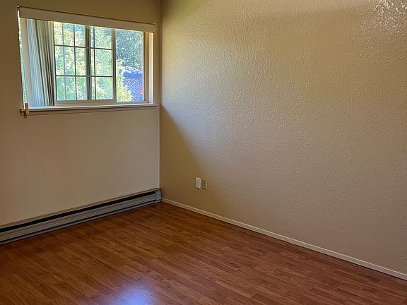 2nd image of 1011 W 18th St #4