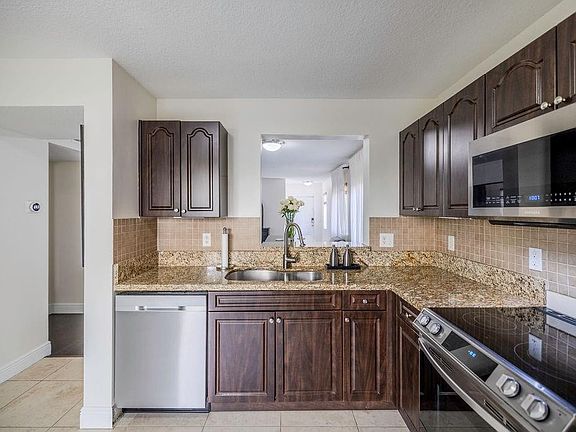 4th image of 6245 SW 47th Manor #101