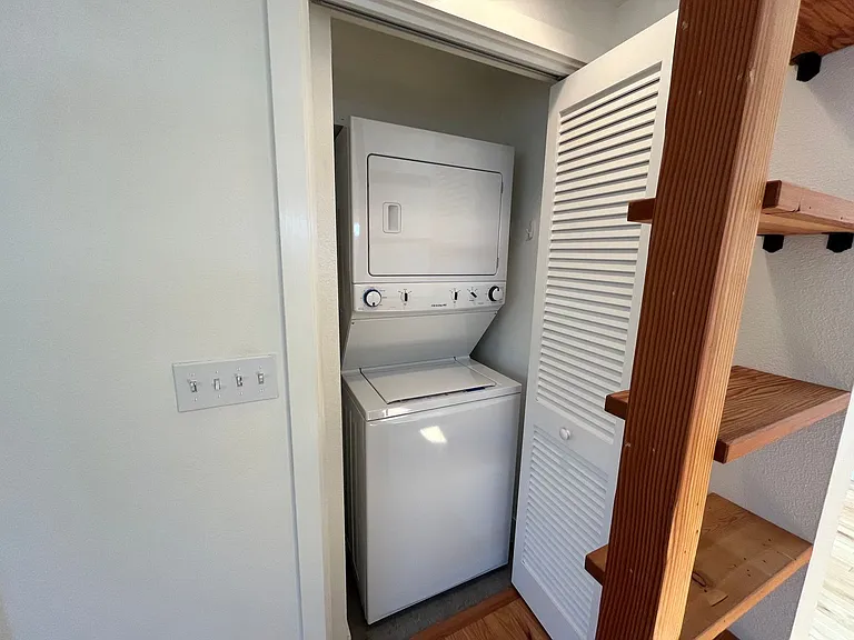64 NE Stafford St #B — Photo 14