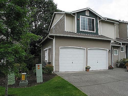 End unit on dead end street/w greenbelt in back