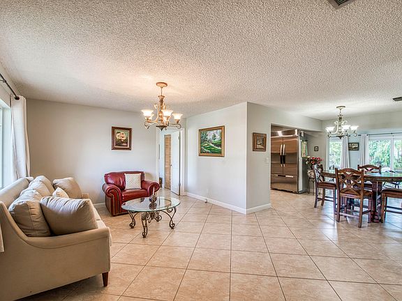 4th image of 19468 Delaware Cir