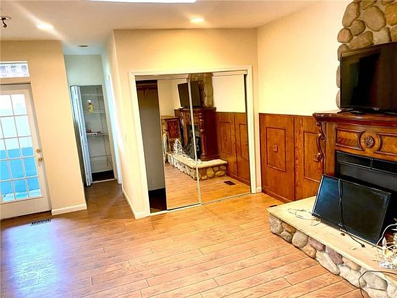 3rd image of 139 Lake Ave #300