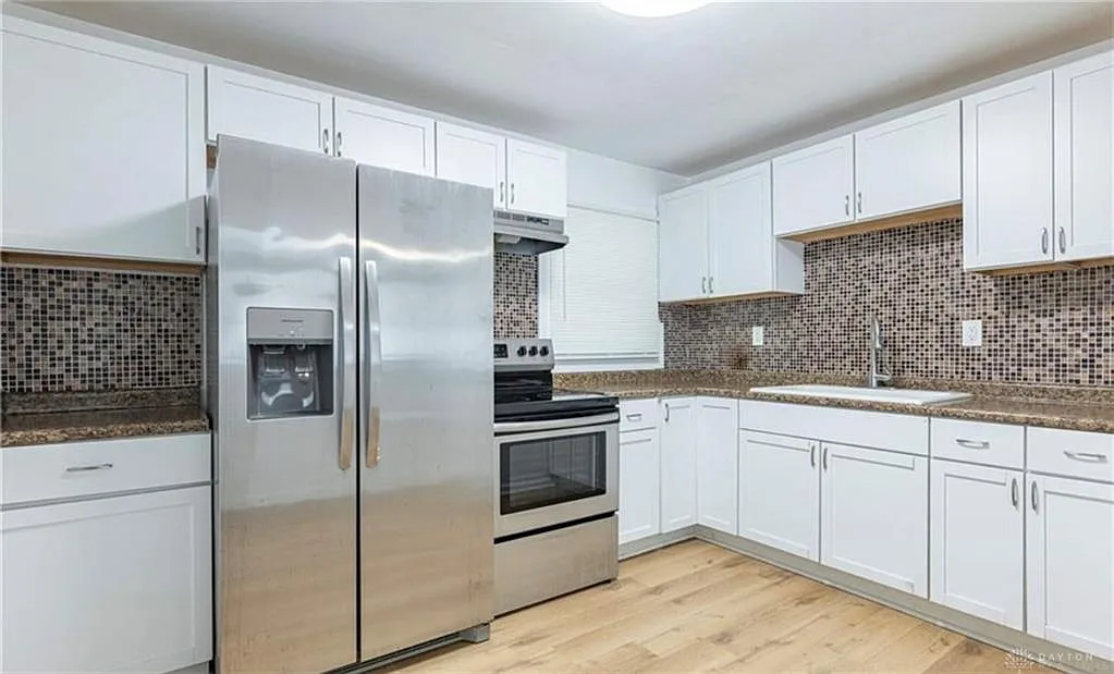 3 bed, 1.0 bath, 864 sqft, $1,400 — Photo 4