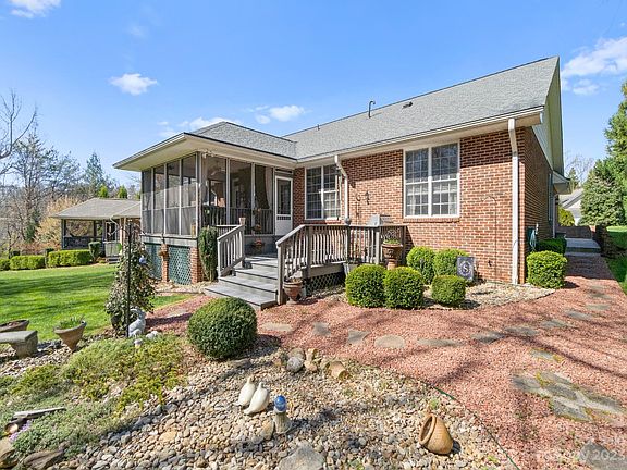 5th image of 102 Crosscreek Dr