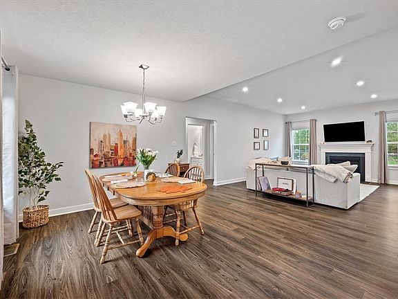 4th image of 184 Creekside Dr