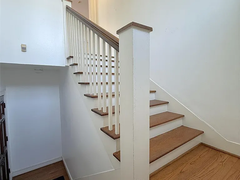 2311 Wroxton Rd — Photo 2