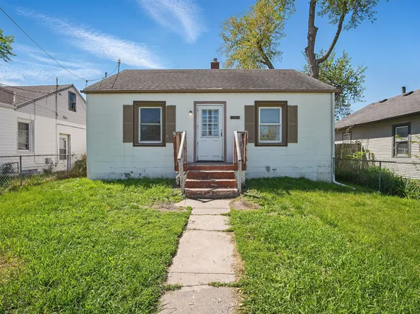 2057 Maple St, Des Moines, IA 50317