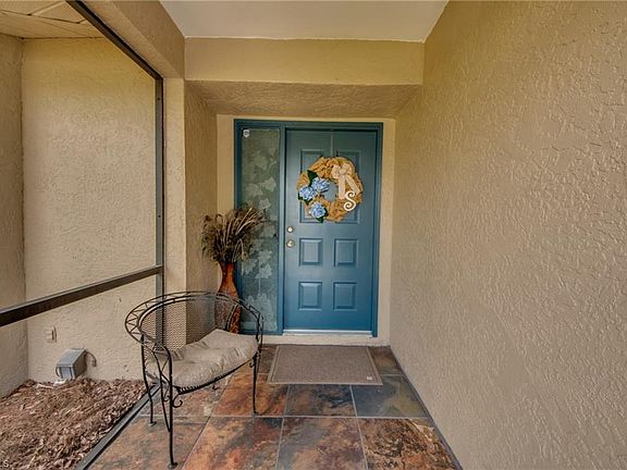 4th image of 2222 SE 4th St
