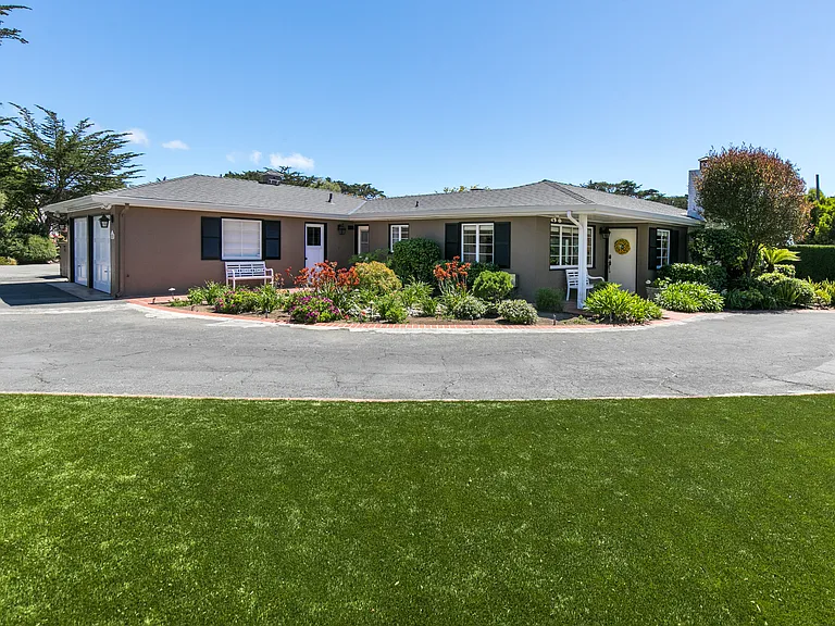 26224 Hilltop Pl — Photo 45
