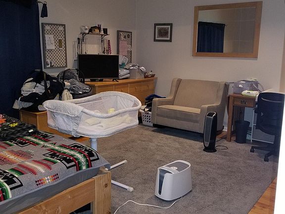 2nd image of 3719 N Kenmore Ave APT 3