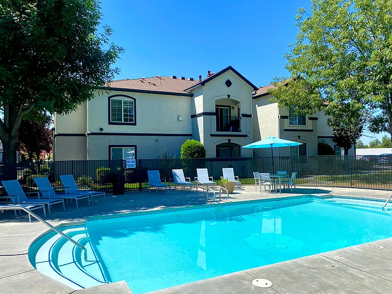 Luxe West Pool
