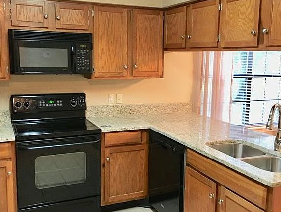 3rd image of 3636 Greenacres Dr #83
