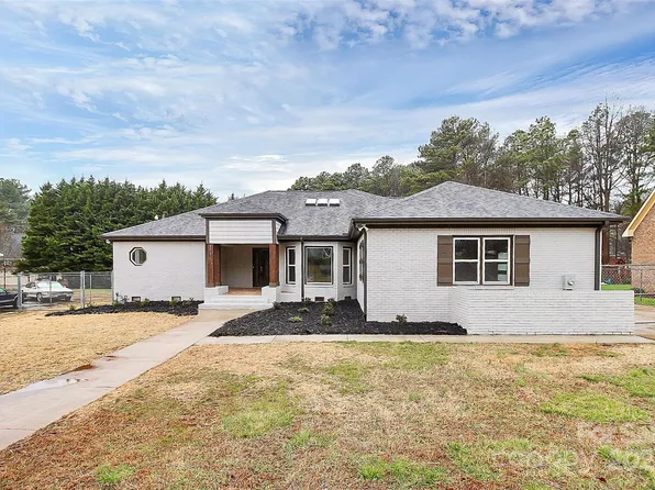 8213 Mabe Dr, Charlotte, NC 28216