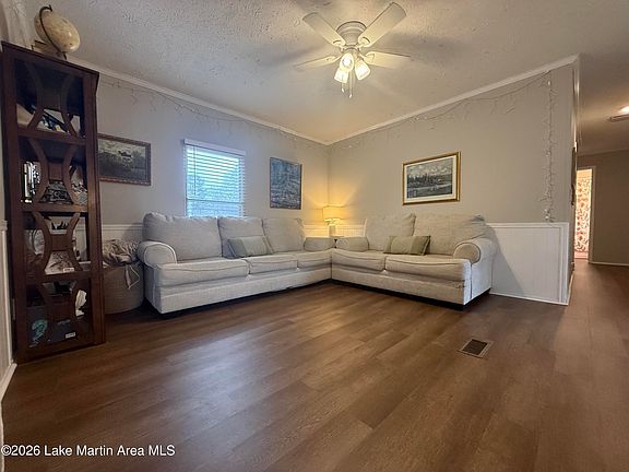 5th image of 500 Webster Rd