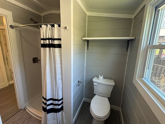 3rd image of 465 Summit St