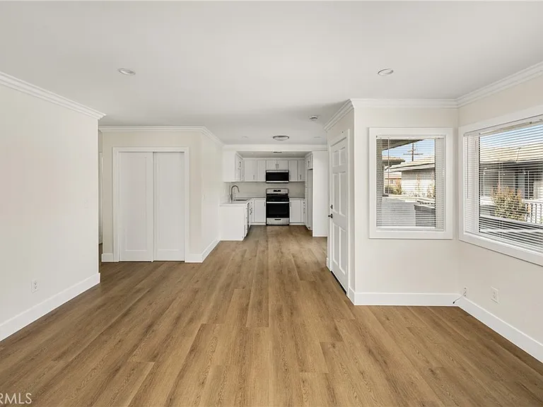 4032 Howard Ave — Photo 9