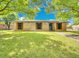 3003 Linda Dr, Ennis, TX 75119