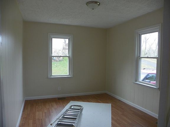 3rd image of 842 Gilliam St