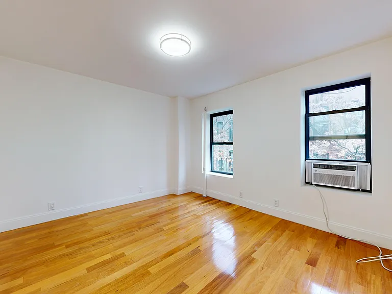 242 W 10th St #63 — Photo 4