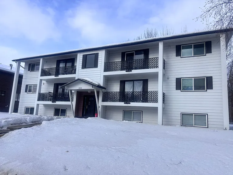 1916 Beaver Pl — Photo 1